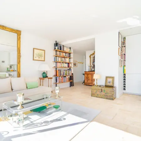 Beautiful Seine-view Flat Near Eiffel Tower *