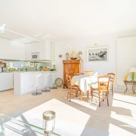 Beautiful Seine-view Flat Near Eiffel Tower *